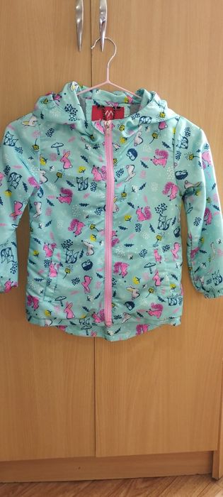 Продам ветровку на девочку