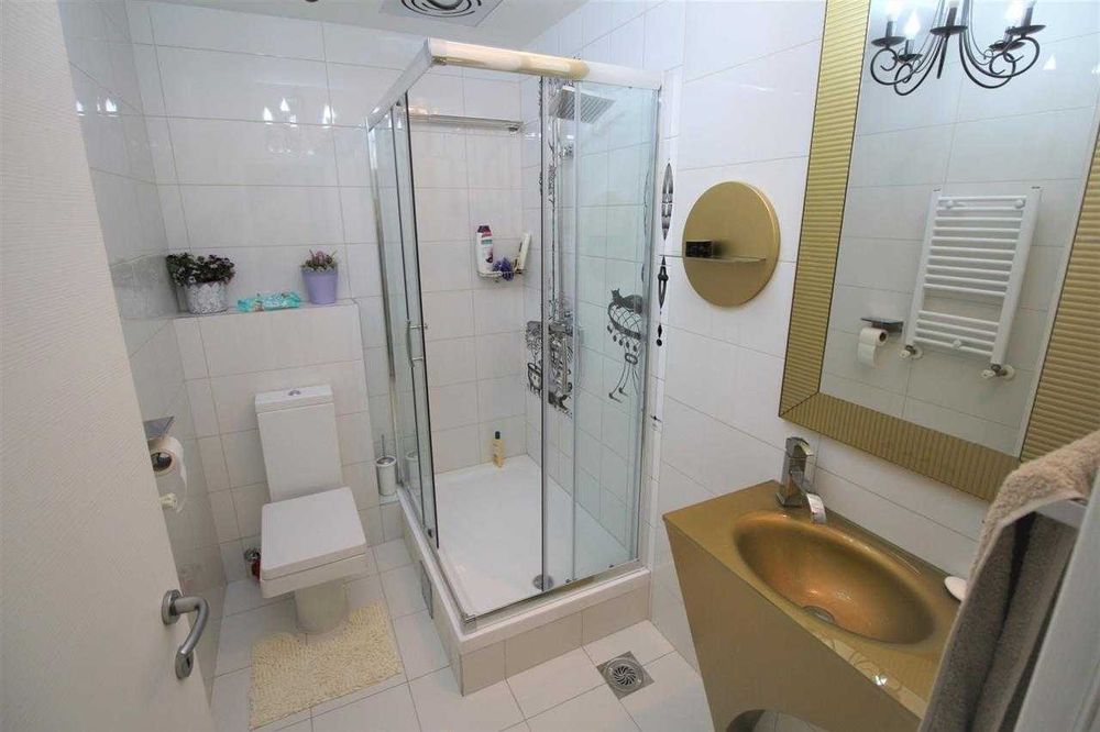 Дава се под наем Двустаен апартамент в Бургас, Център - 57 кв.м за 153 € - Снимка #1