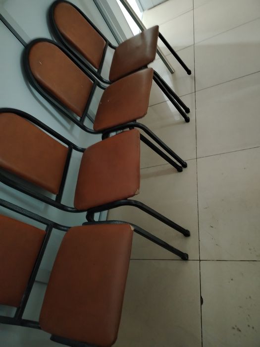 Стулья полумягкие