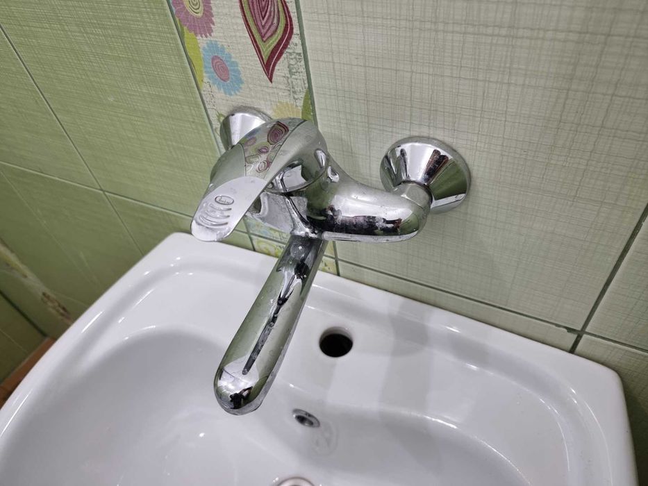 Смесител и мивка за баня