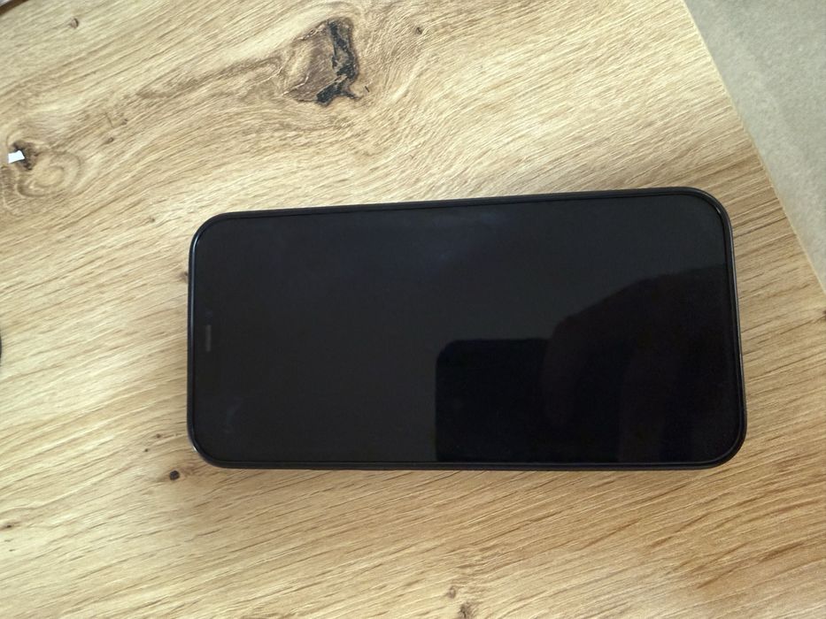 Продава се айфон 12