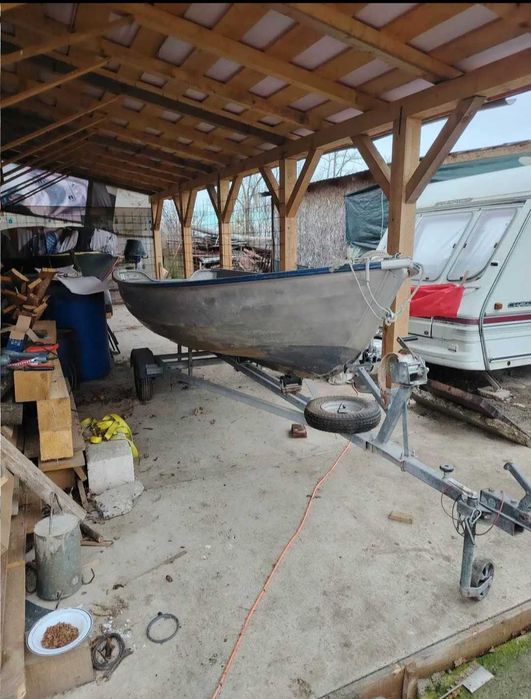 2015 - Barca aluminiu Linder 440 + motor 8 hp + peridoc