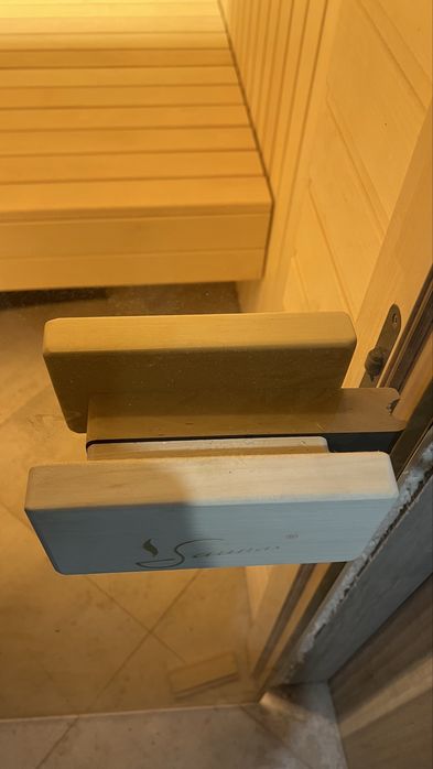 Дверь стеклянная для бани