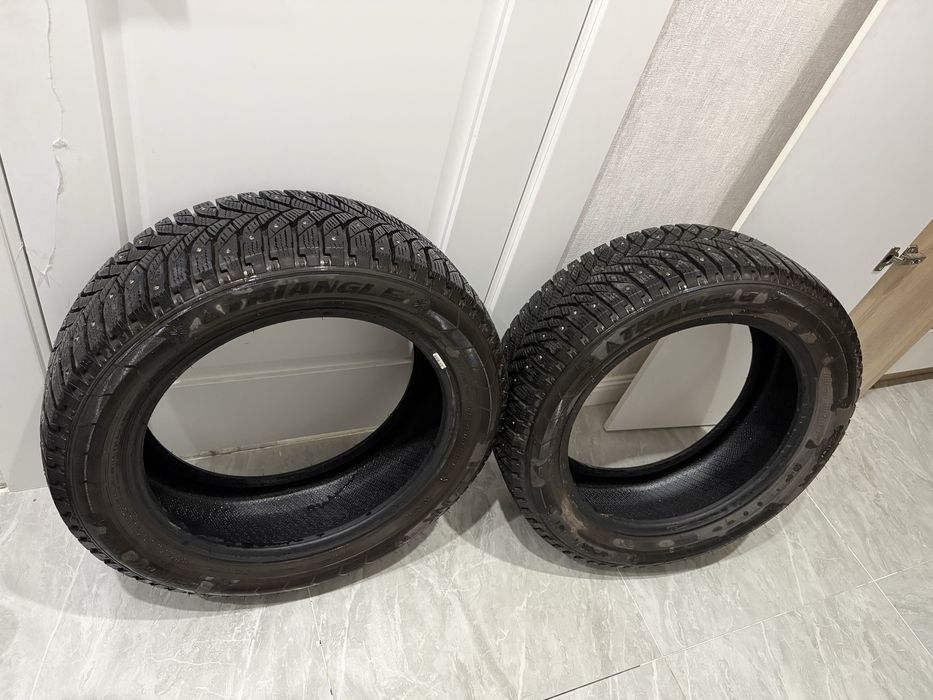 Зимние шипованные шины 215/55 R17 — 2 штуки
