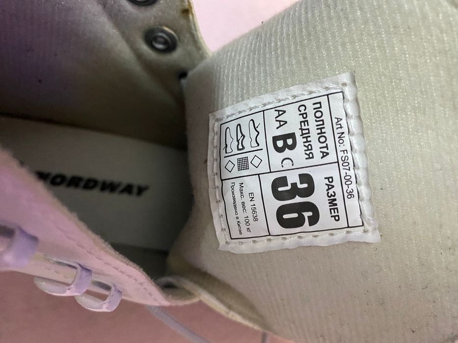 Продам коньки новые