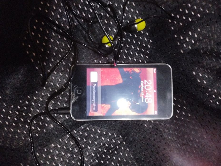 Assalom alekum Ipod One Touch 8Gb Sotiladi