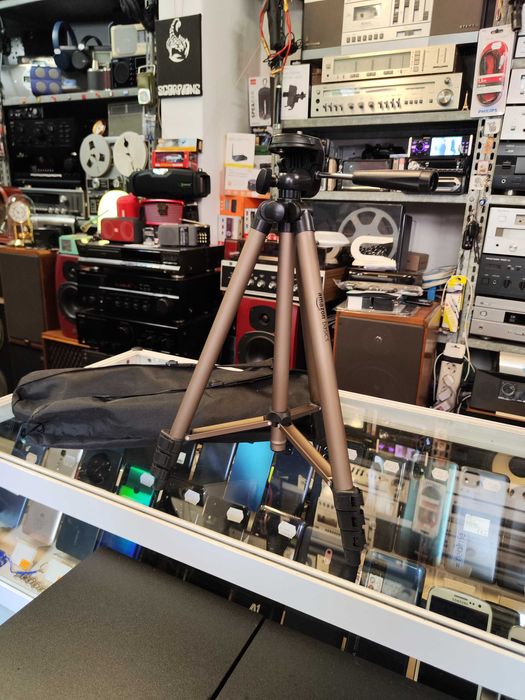 Amazon Basics 50-инчов олекотен преносим статив за монтиране