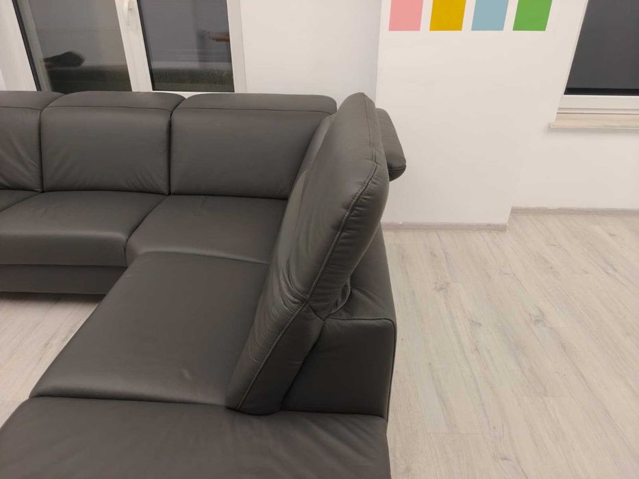 Canapea tip coltar din piele cu recliner extensibil electric