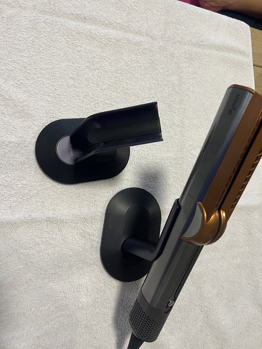 Stand pentru aparatul de îndreptat părul Dyson Airstrait