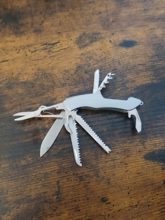Briceag multifunctional