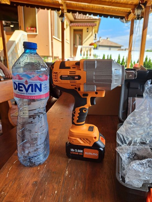 Акумулаторен ударен гайковерт от 1600nm и накрайник от 3/4