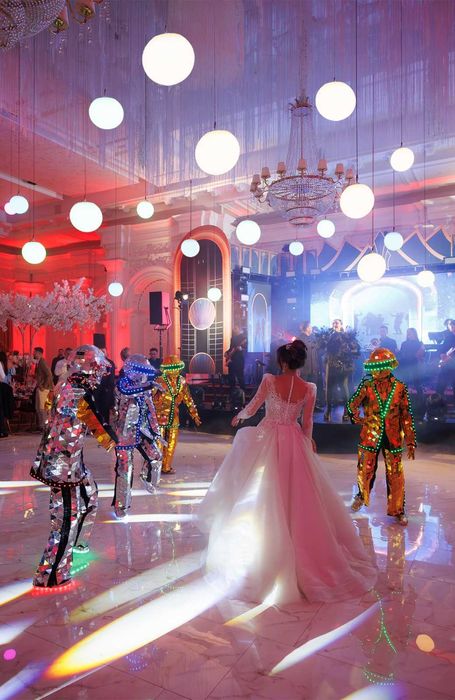 NOU! Lumini Kinetice (dansatoare) pentru evenimente, nunti, cluburi