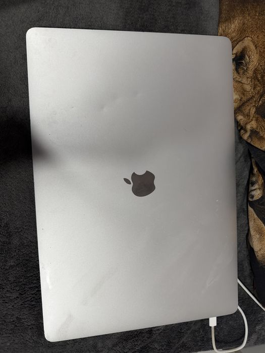 Macbook pro 2019 1tb 16’