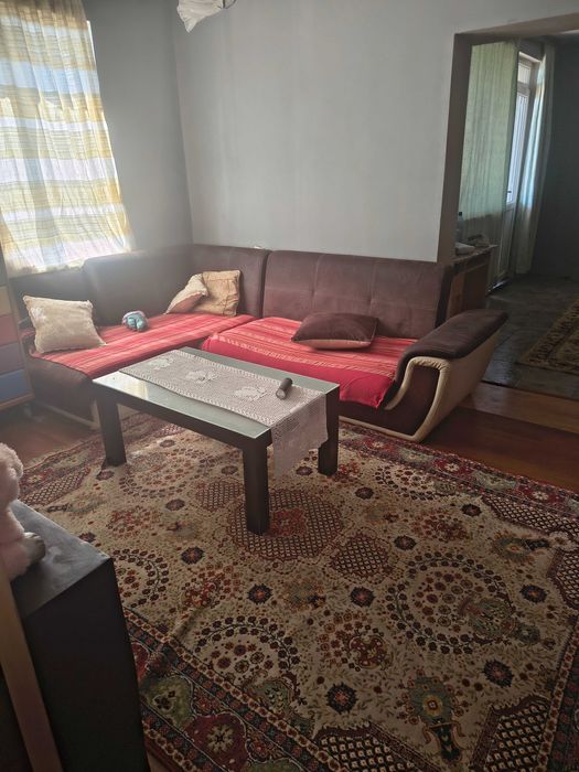 0888909923Продавам двуетажна къща в с.Горник на 3км от Червен бряг на тихо и спокойно място