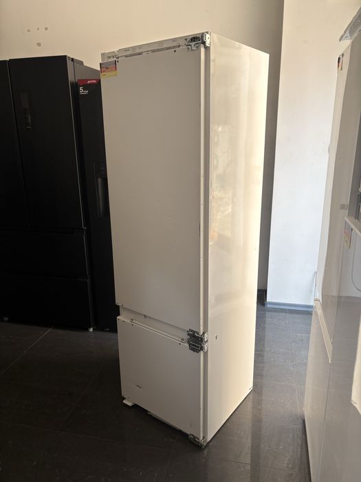 Хладилник  с фризер за вграждане Miele 9757 iD