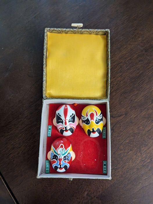 Продам китайские "штучки!-ваза, интерьерные маски