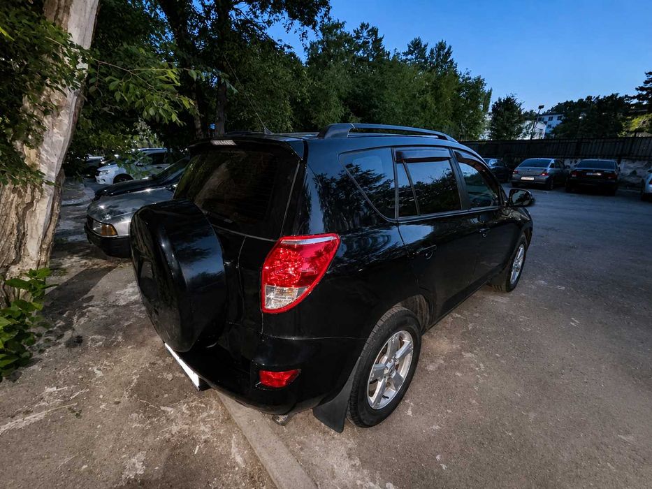 Toyota RAV4 2006г 2.0