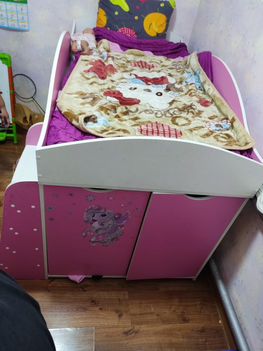 Продам детскую кроватку