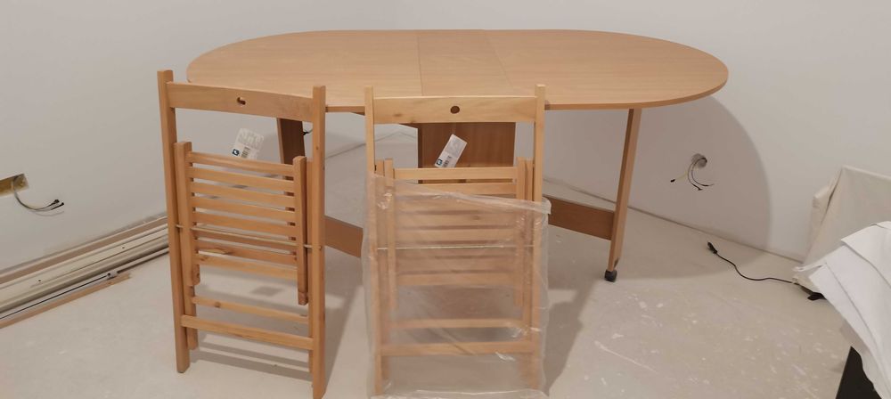 Masa extensibila cu 2 scaune pliante