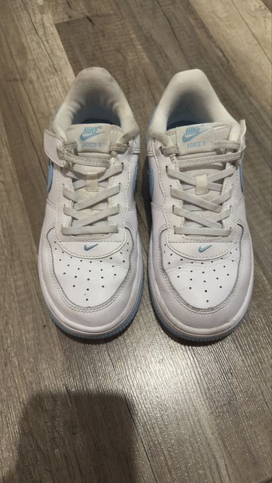 Adidasi Nike air 33.5