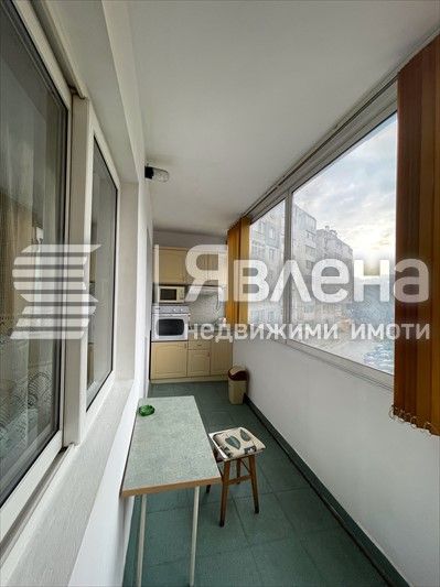 Слънчев и просторен тристаен апартамент