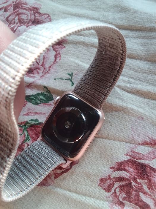 Час Apple watch 4