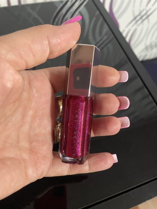 Luciu de buze hidratant Fenty Beauty