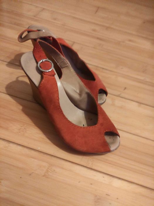 Sandale piele marimea 38 si  marimea 39