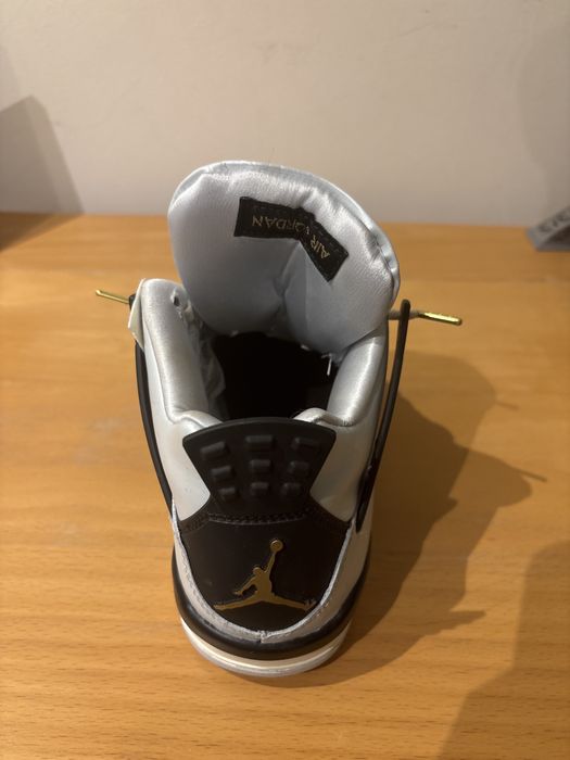 Adidasi Jordan 4 impecabili