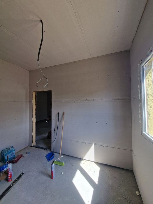 Vând casa pe structura metalica cu panouri Sandwich 9x7