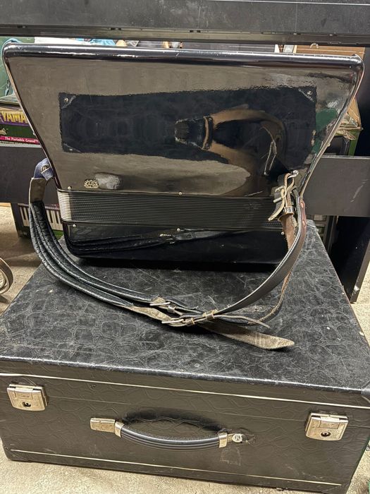 Acordeon italian Marinucci cu 80 de basi