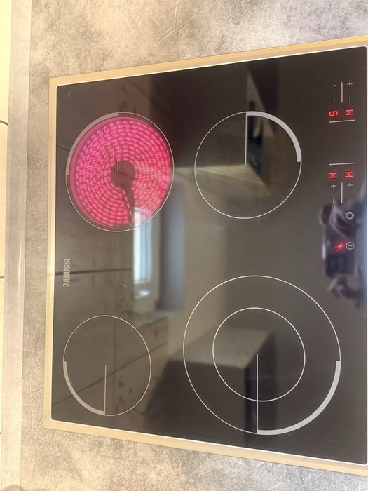 Plita electrica vitroceramica Zanussi ZEV6341XBA noua in cutie
