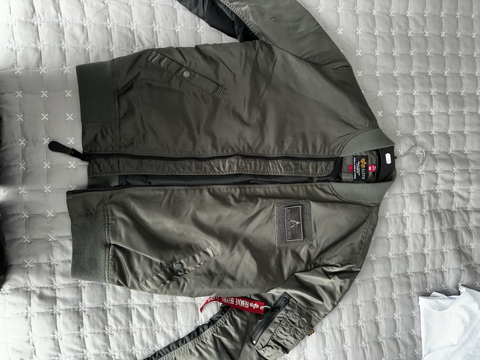 Alpha Industries преходно яке