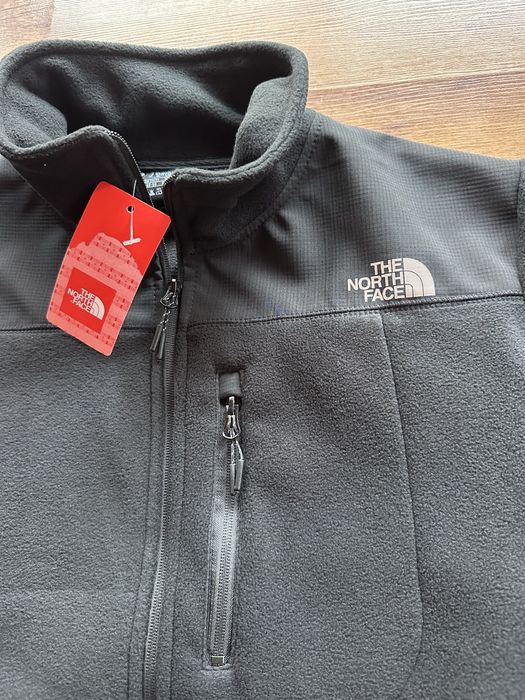 Мъжко,поларно,черно яке The North Face с ципове на джобовете