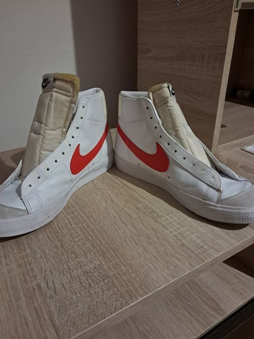 Vând nike blazer