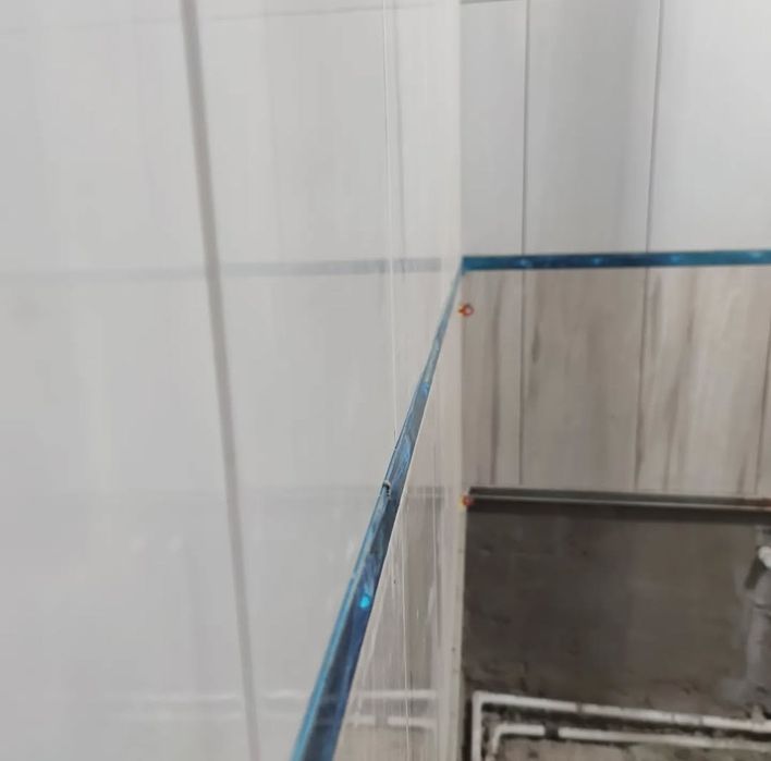 Кафельщик, керамагранит широкоформатный.