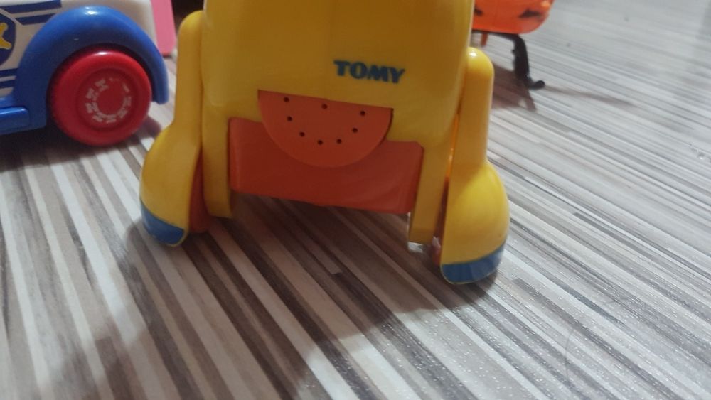 Lot jucarii tomy 2003 calut sunete masina tableta jucarie curier gratu