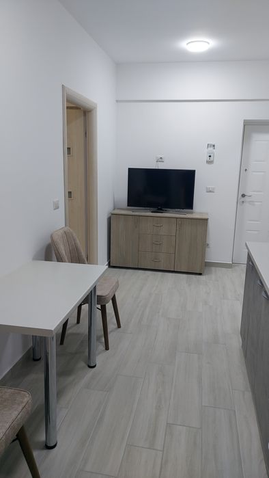 Inchiriez garsoniera in bloc nou, strada Lupeni nr 9