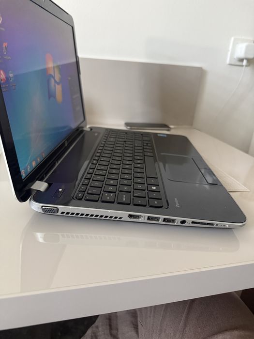Laptop HP culoare gri