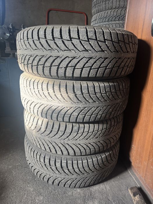 Продаю  шины зимние