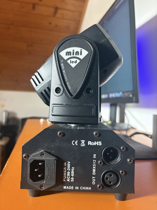 Proiector de lumini tip mini moving head LED
