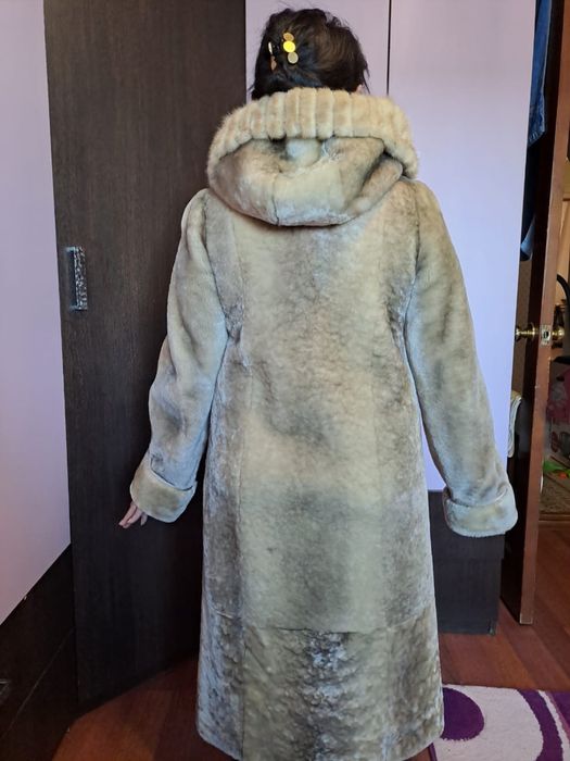 Продам Мутоновая шуба