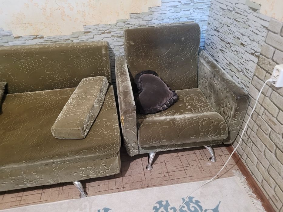 Диван-раскладушка и два кресла б/у