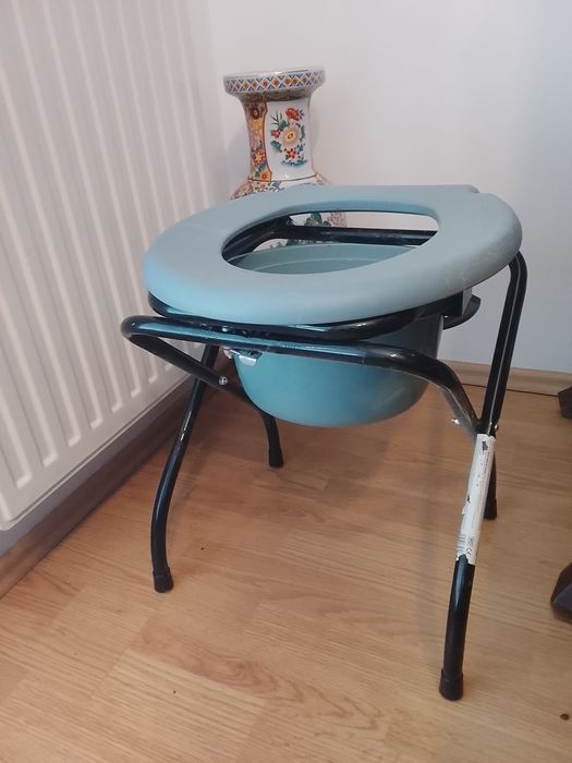 Scaun wc pentru persoane cu mobilitate redusa