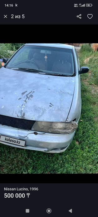 Машина Nissan Lucina