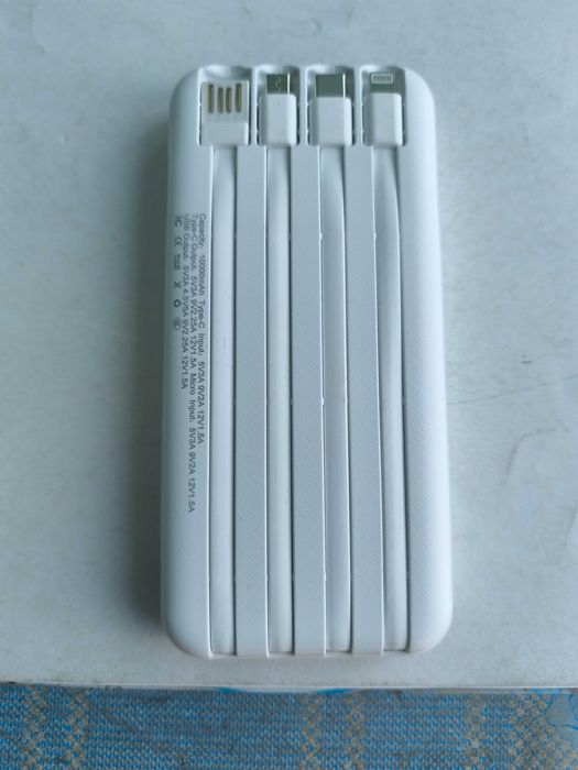 Baterie externa - power bank 10000 mAh rapida cu cabluri