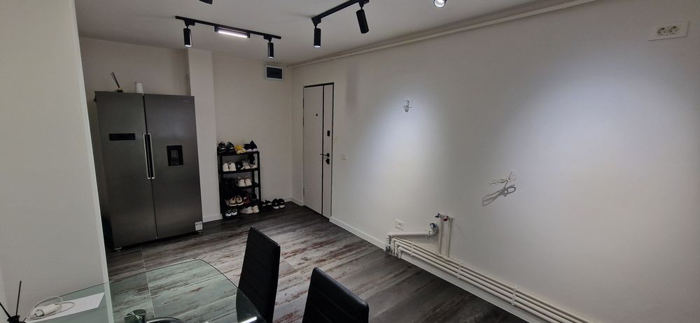 Vând apartament 4 camere decomandat !!