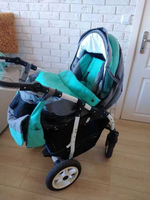 Бебешка количка 2 в 1 с зимен и летен кош