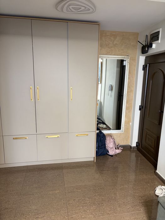 Apartament 3 camere central langa liceul economic mai exact piata romana d1