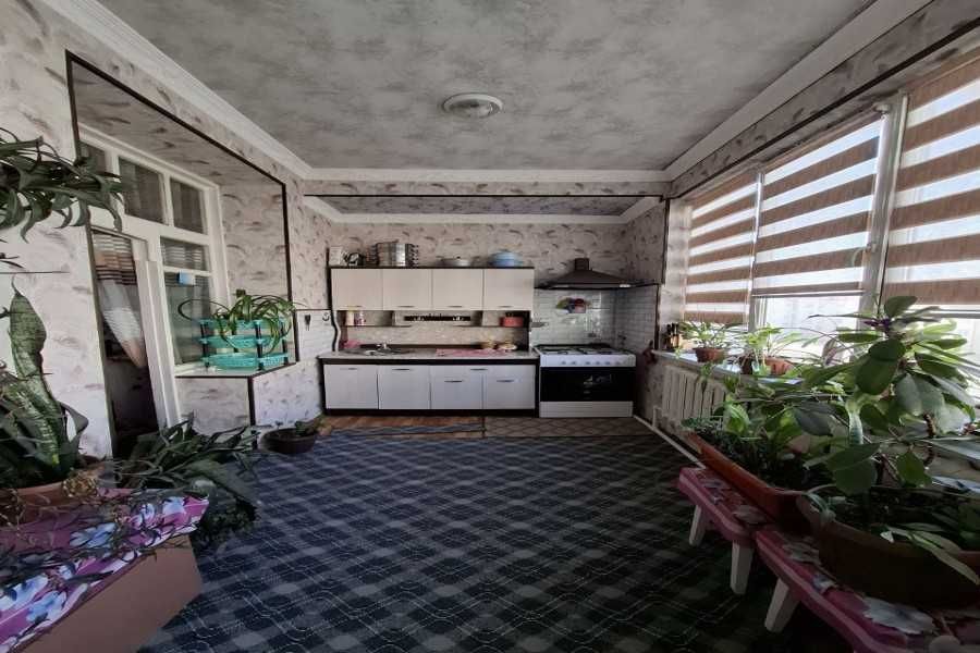 Фарғона шахар марказида жойлашган 4 хонали хонадон ижарага берилади